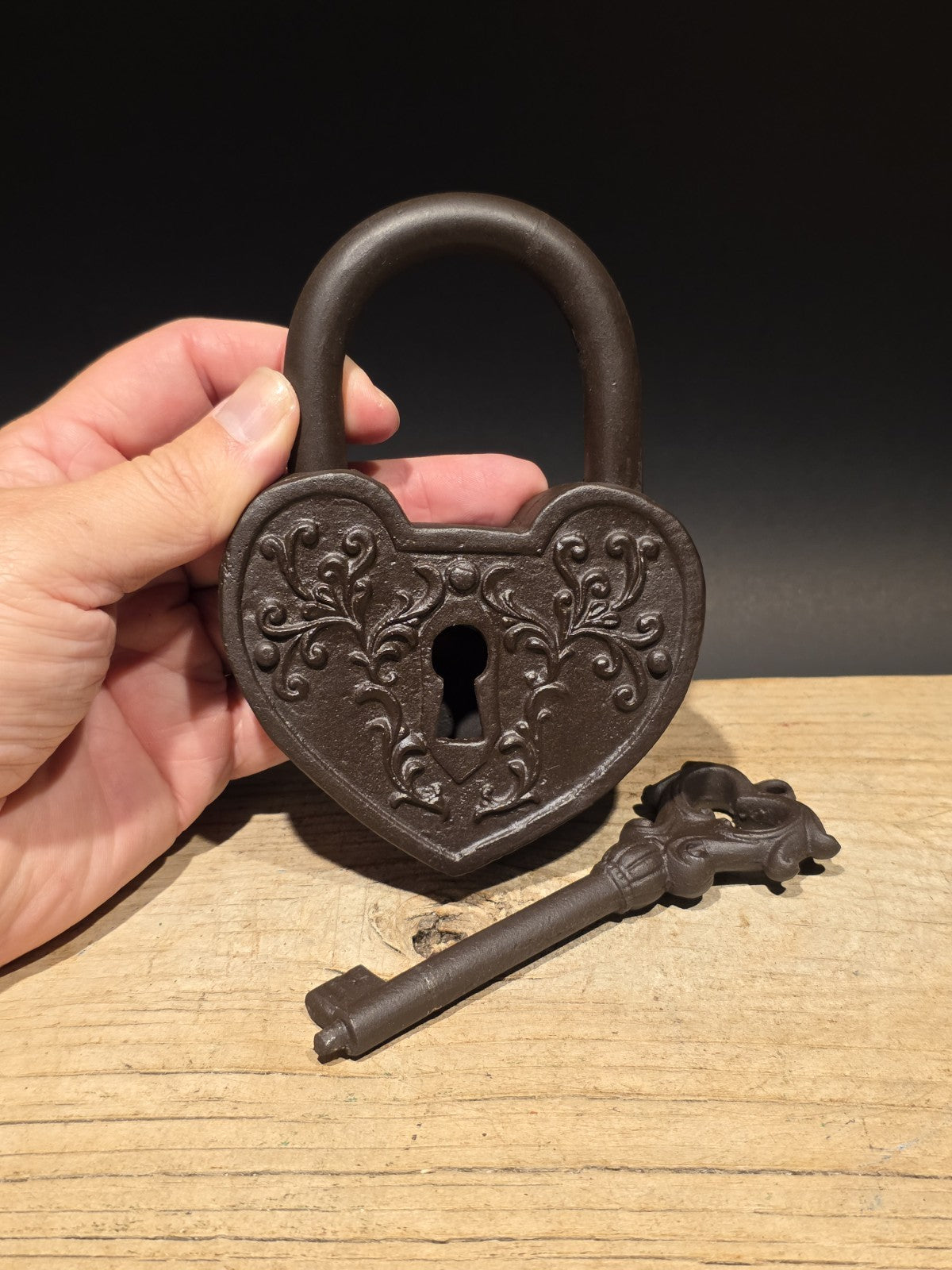 Ok Antique Victorian Style Cast Iron Heart Bridge Padlock Lock & Key