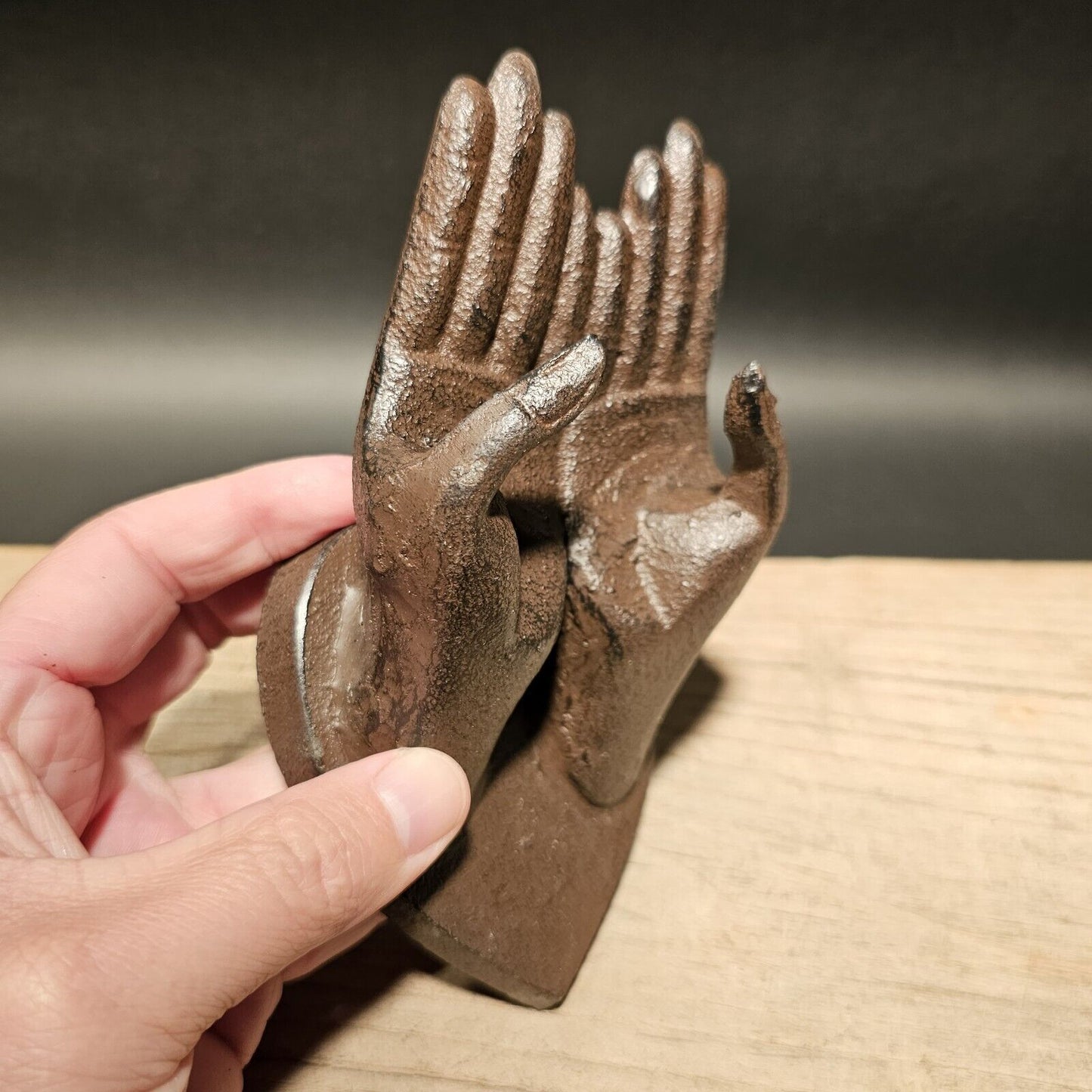 3" Cast Iron Hands Phone Stand Paperweight