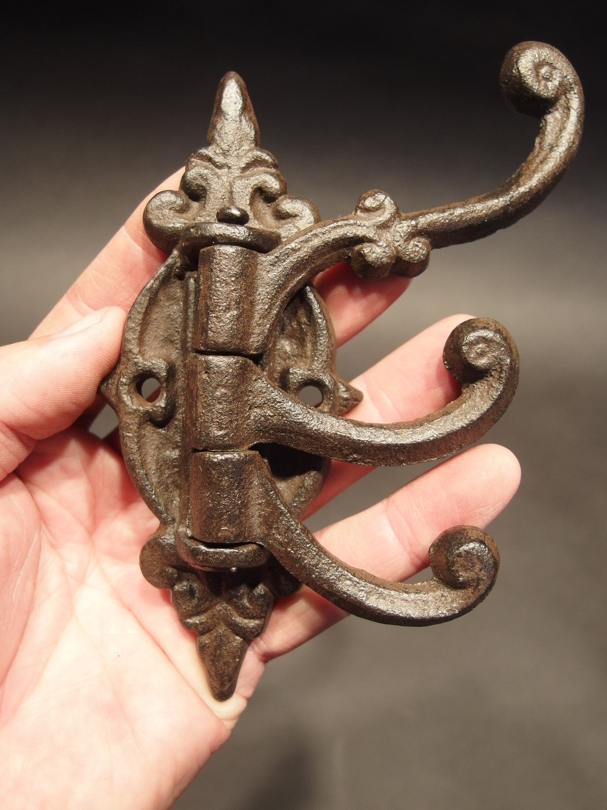 Antique Vintage Style Cast Iron Wall Hook Swivel Folding Coat Hanger Hardware