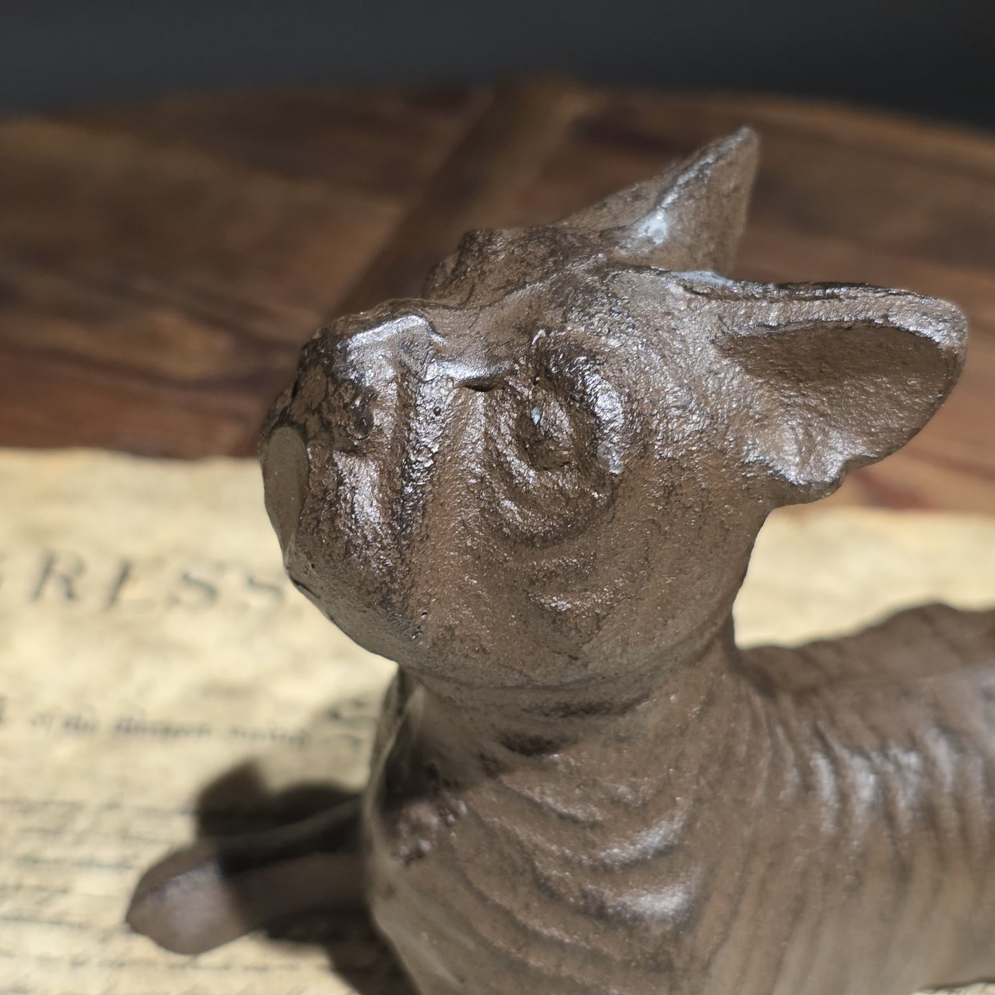 Cast Iron French Bulldog Doorstop – Vintage Style Reclining Dog Rust/Black