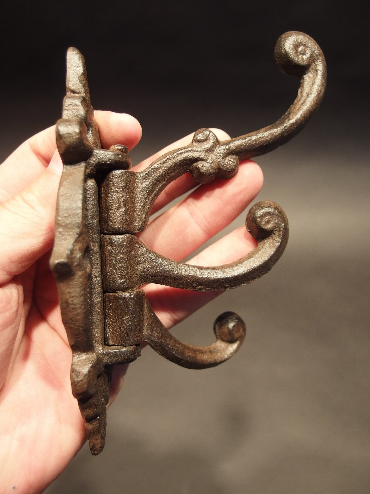 Antique Vintage Style Cast Iron Wall Hook Swivel Folding Coat Hanger Hardware