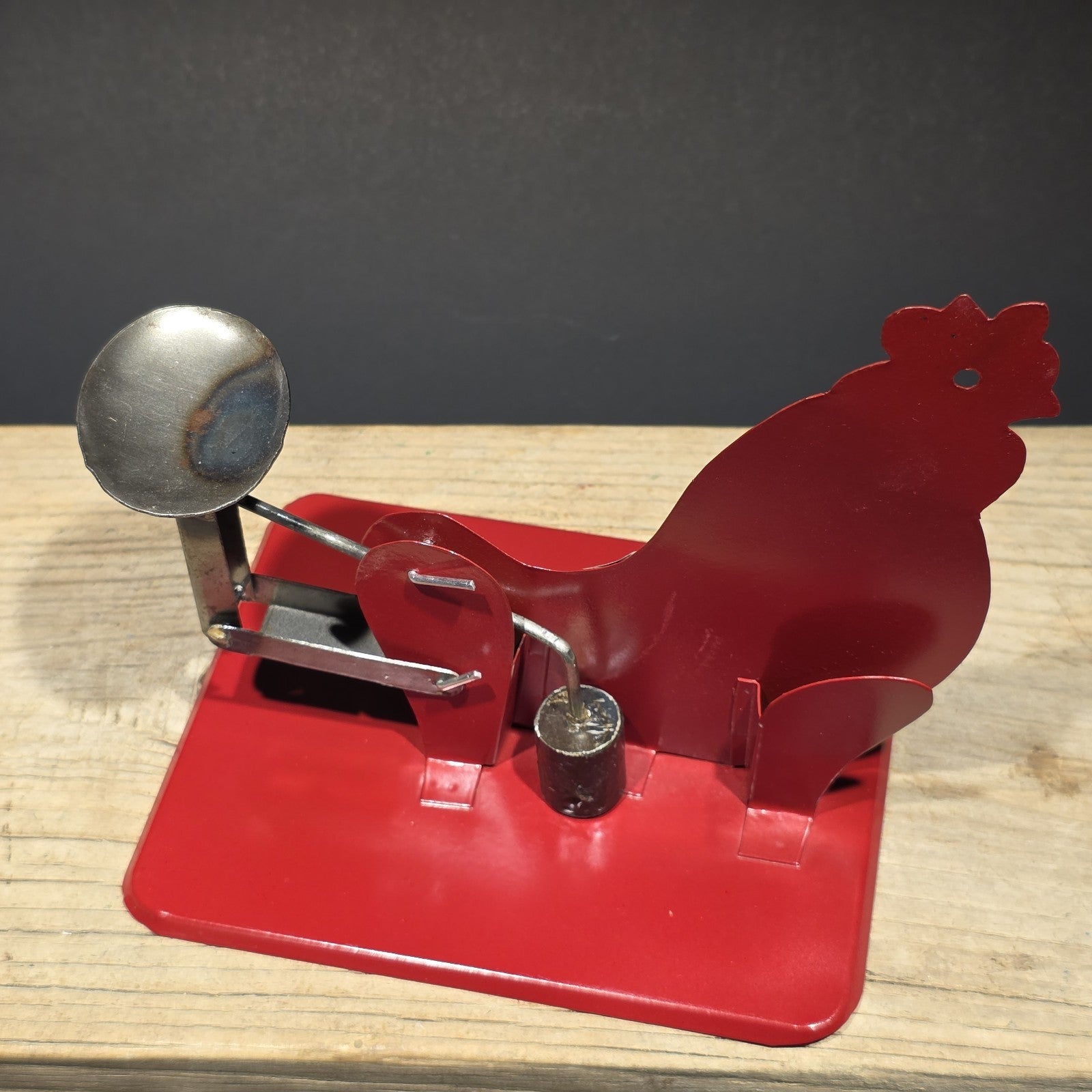 Vintage Style Rooster Egg Scale – Red Metal Farm Poultry Egg Grader
