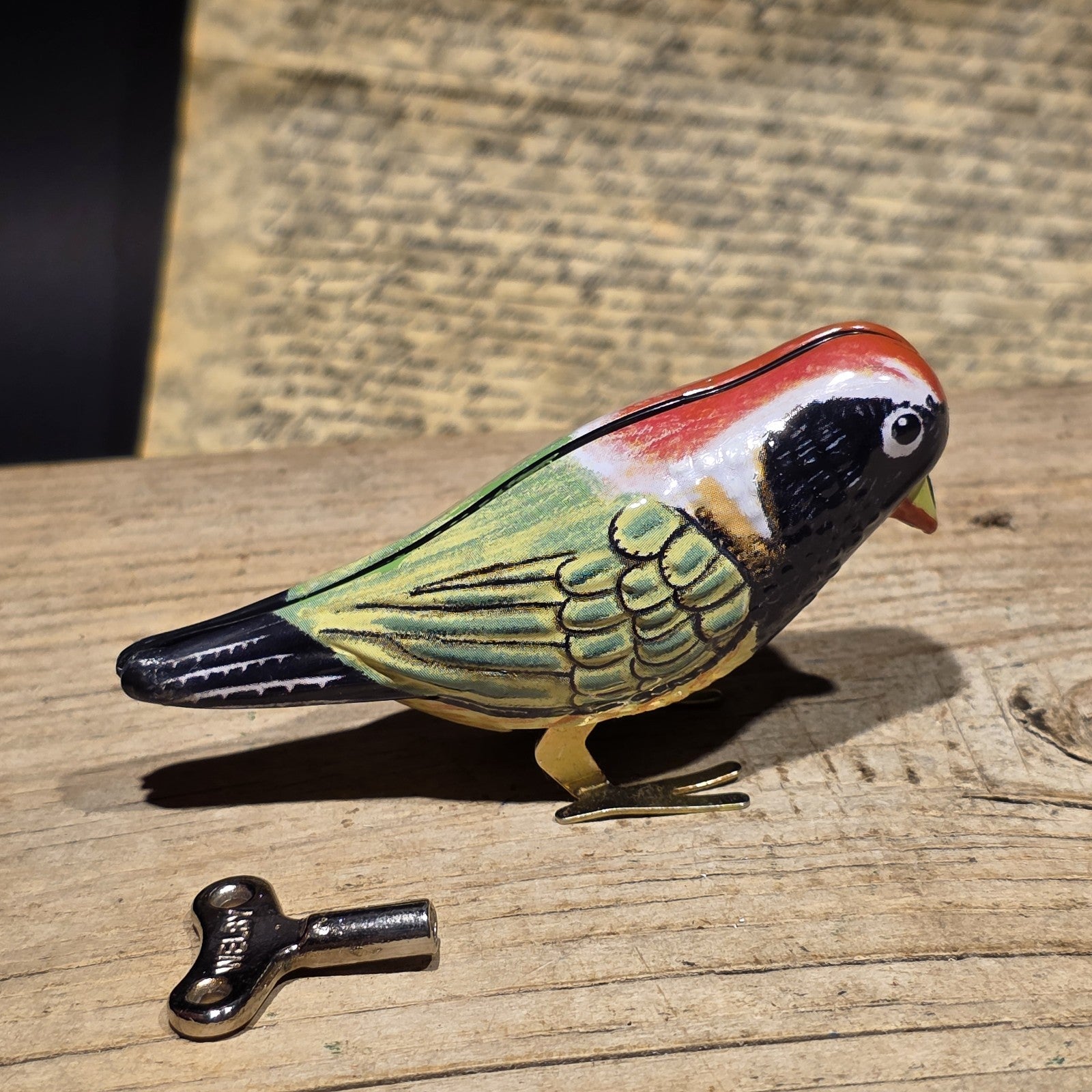 New Vintage Style Tin Litho Pecking Bird Toy Wind-Up Mechanical Songbird