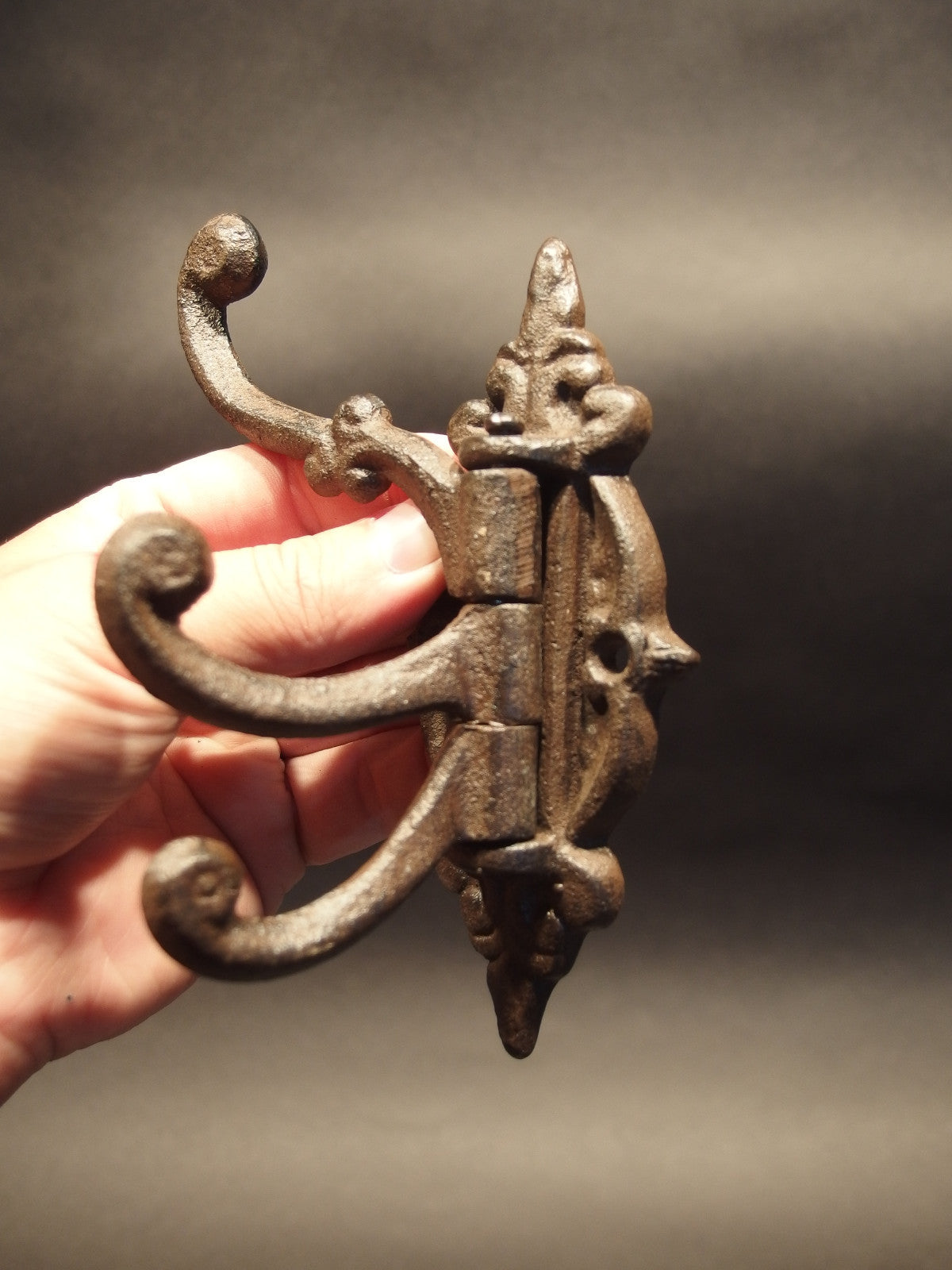 Antique Vintage Style Cast Iron Wall Hook Swivel Folding Coat Hanger Hardware
