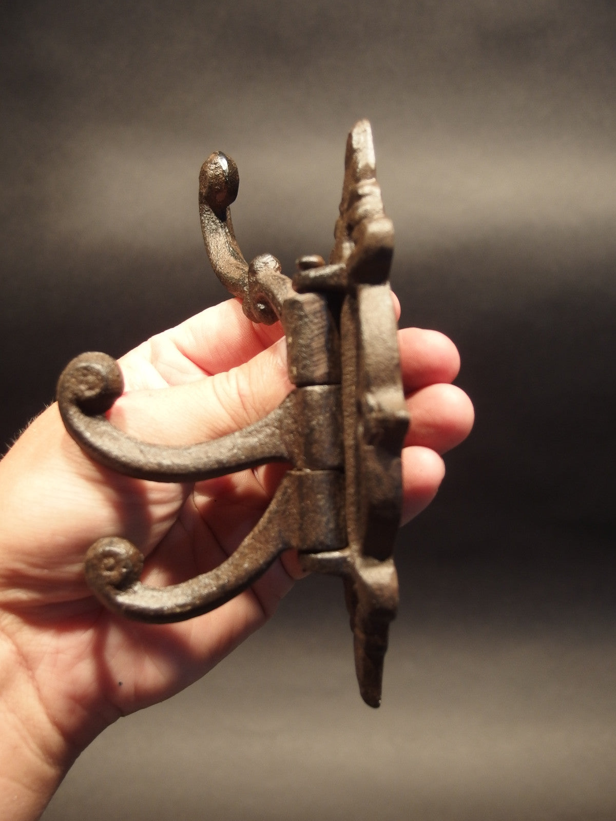 Antique Vintage Style Cast Iron Wall Hook Swivel Folding Coat Hanger Hardware