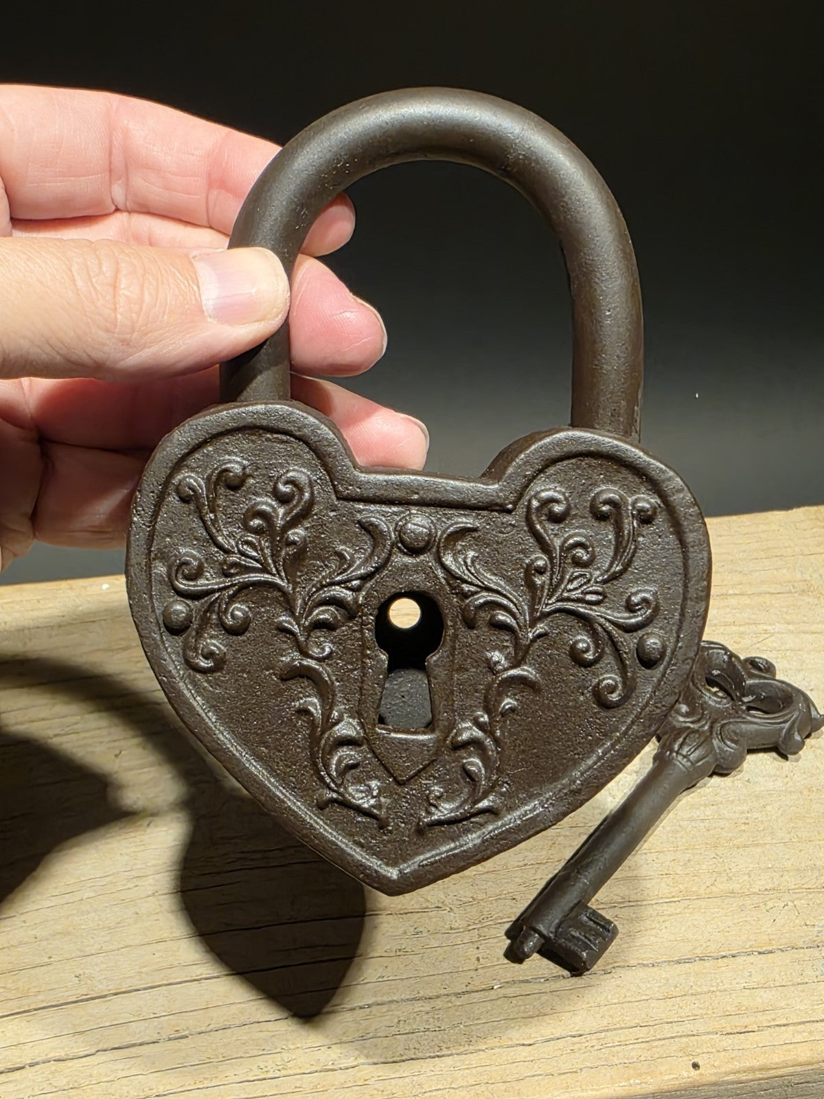 Ok Antique Victorian Style Cast Iron Heart Bridge Padlock Lock & Key