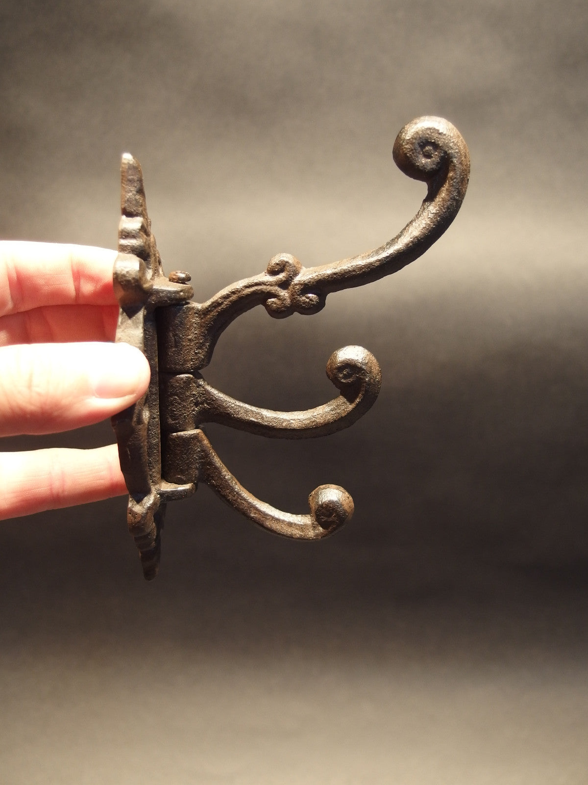 Antique Vintage Style Cast Iron Wall Hook Swivel Folding Coat Hanger Hardware