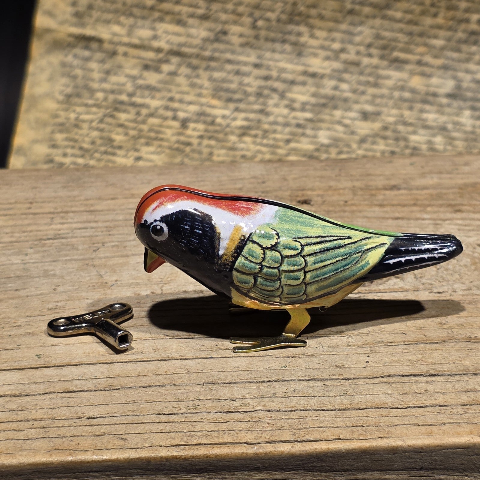 New Vintage Style Tin Litho Pecking Bird Toy Wind-Up Mechanical Songbird