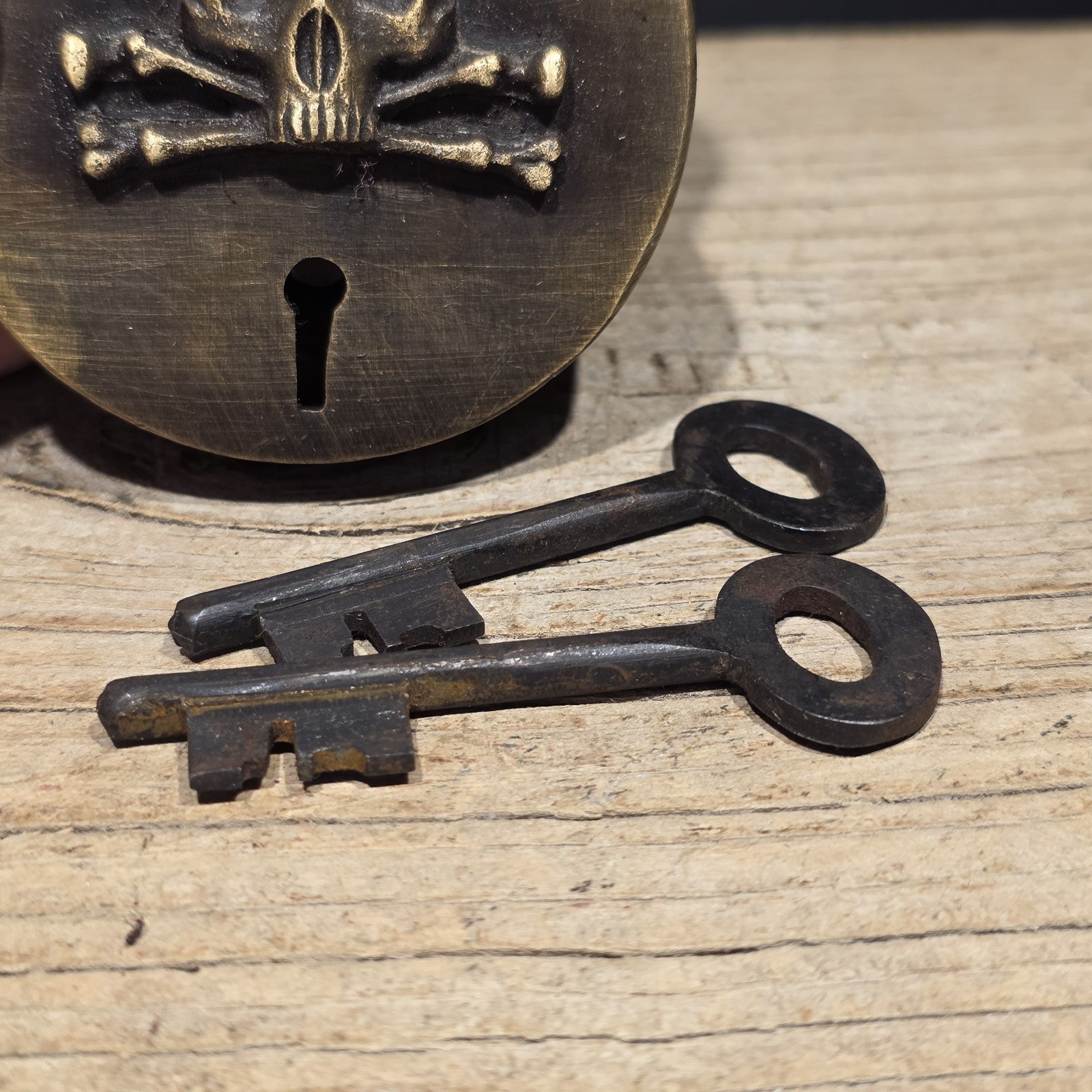 Vintage Style Wrought Iron & Brass Pirate Skull Crossbones Bridge Padlock Lock