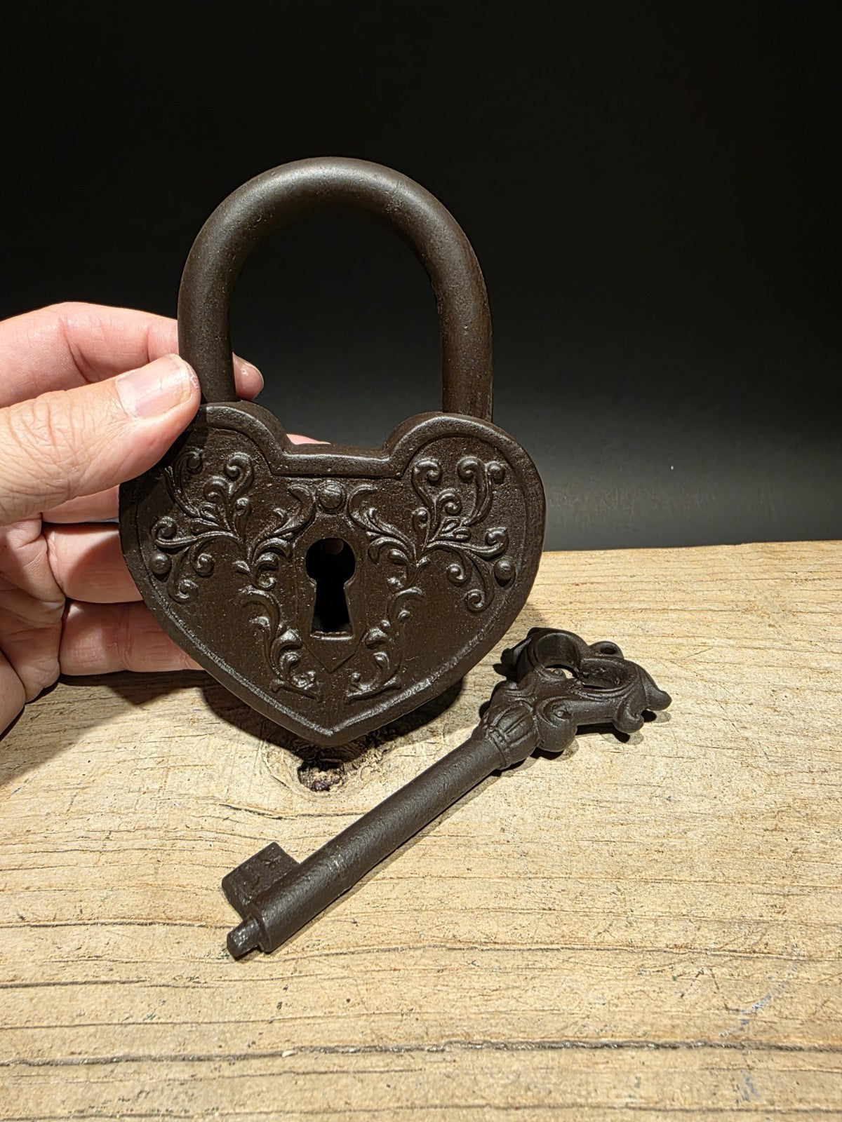 Ok Antique Victorian Style Cast Iron Heart Bridge Padlock Lock & Key