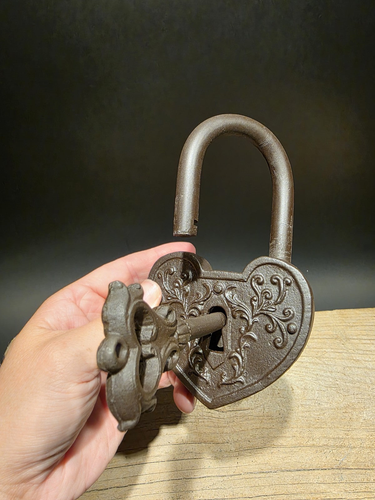 Ok Antique Victorian Style Cast Iron Heart Bridge Padlock Lock & Key
