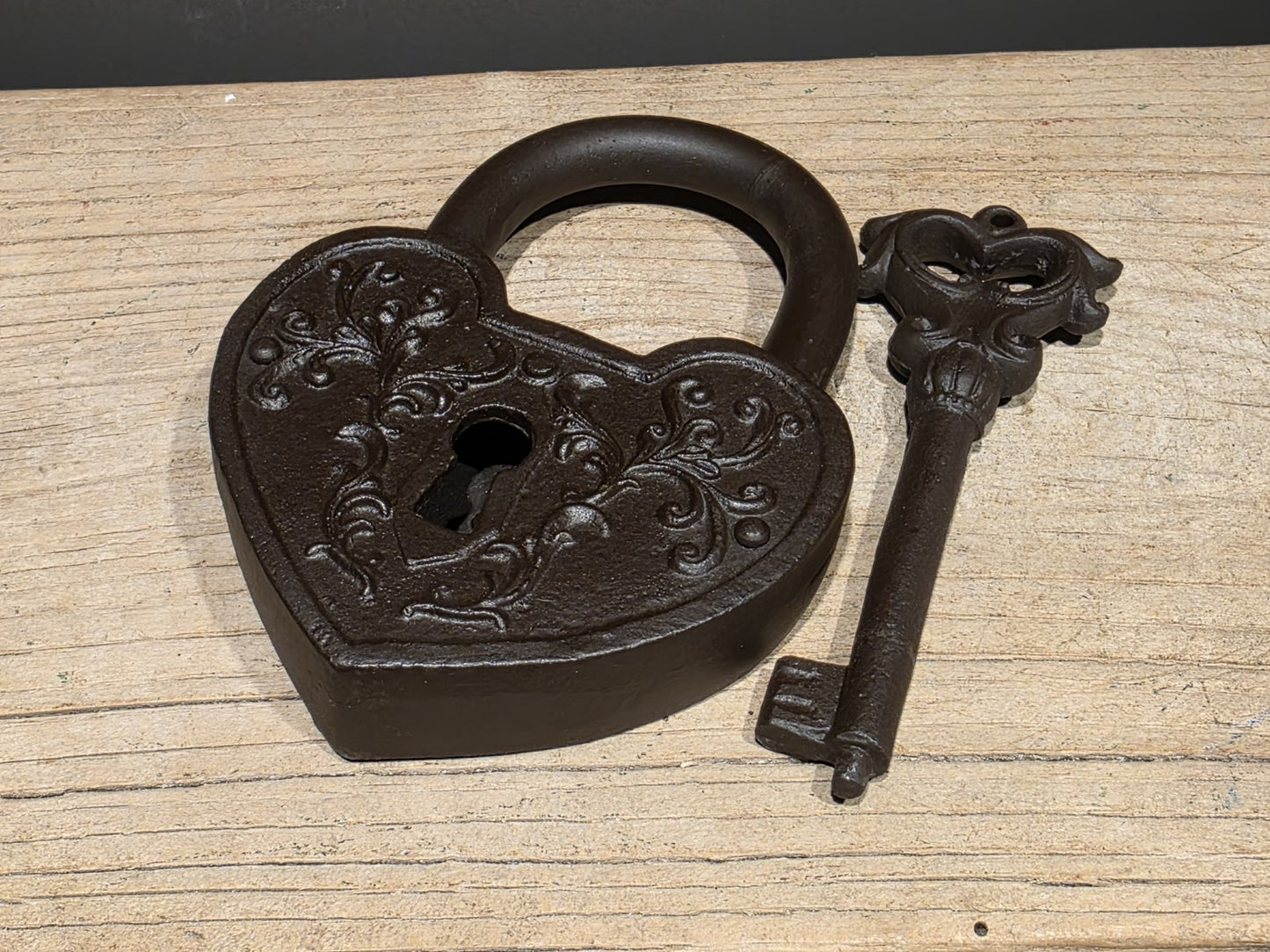 Ok Antique Victorian Style Cast Iron Heart Bridge Padlock Lock & Key