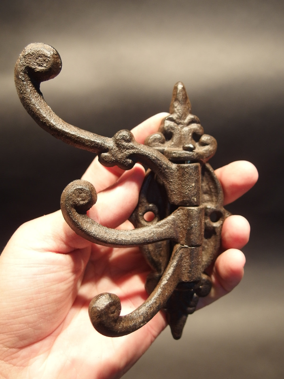 Antique Vintage Style Cast Iron Wall Hook Swivel Folding Coat Hanger Hardware