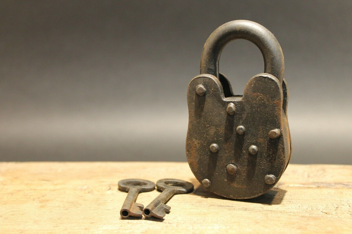 Antique Vintage Style Cast Iron Colt Firearms Ammo Box Padlock Lock & Key