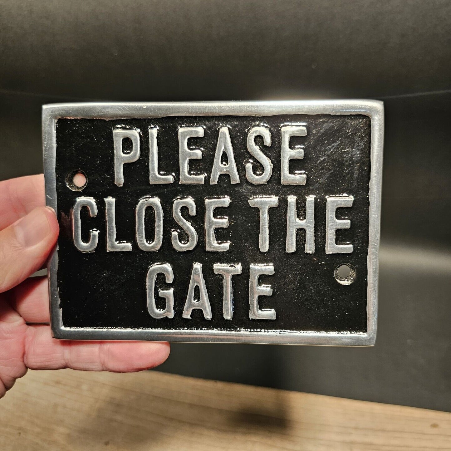 Vintage  Style Aluminum Retro "Please Close The Gate" Sign Plaque