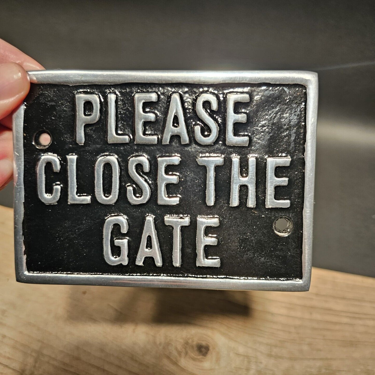 Vintage  Style Aluminum Retro "Please Close The Gate" Sign Plaque