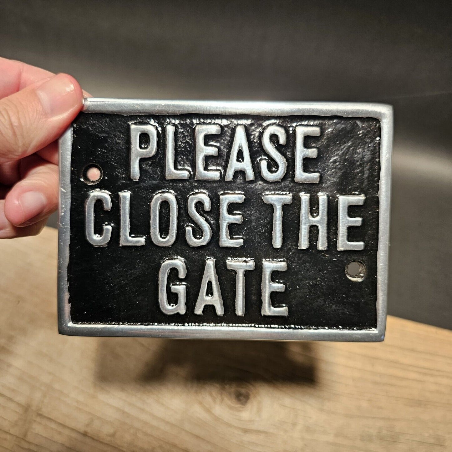 Vintage  Style Aluminum Retro "Please Close The Gate" Sign Plaque